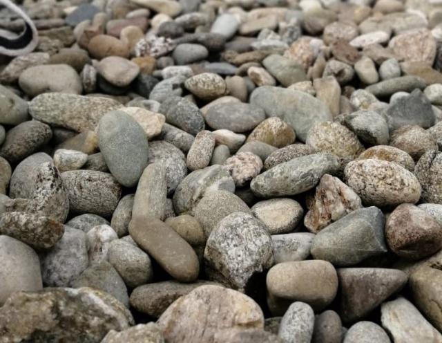 Галька речная пестрая (20-40 мм.)  купить во Владикавказе от производителя, без посредников